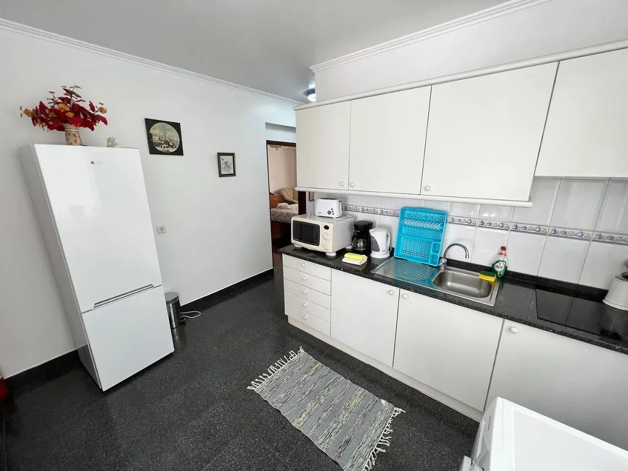 Comfortable 2-Bedroom Apartment For Relaxing Stays Funchal  Funchal (Madeira)
